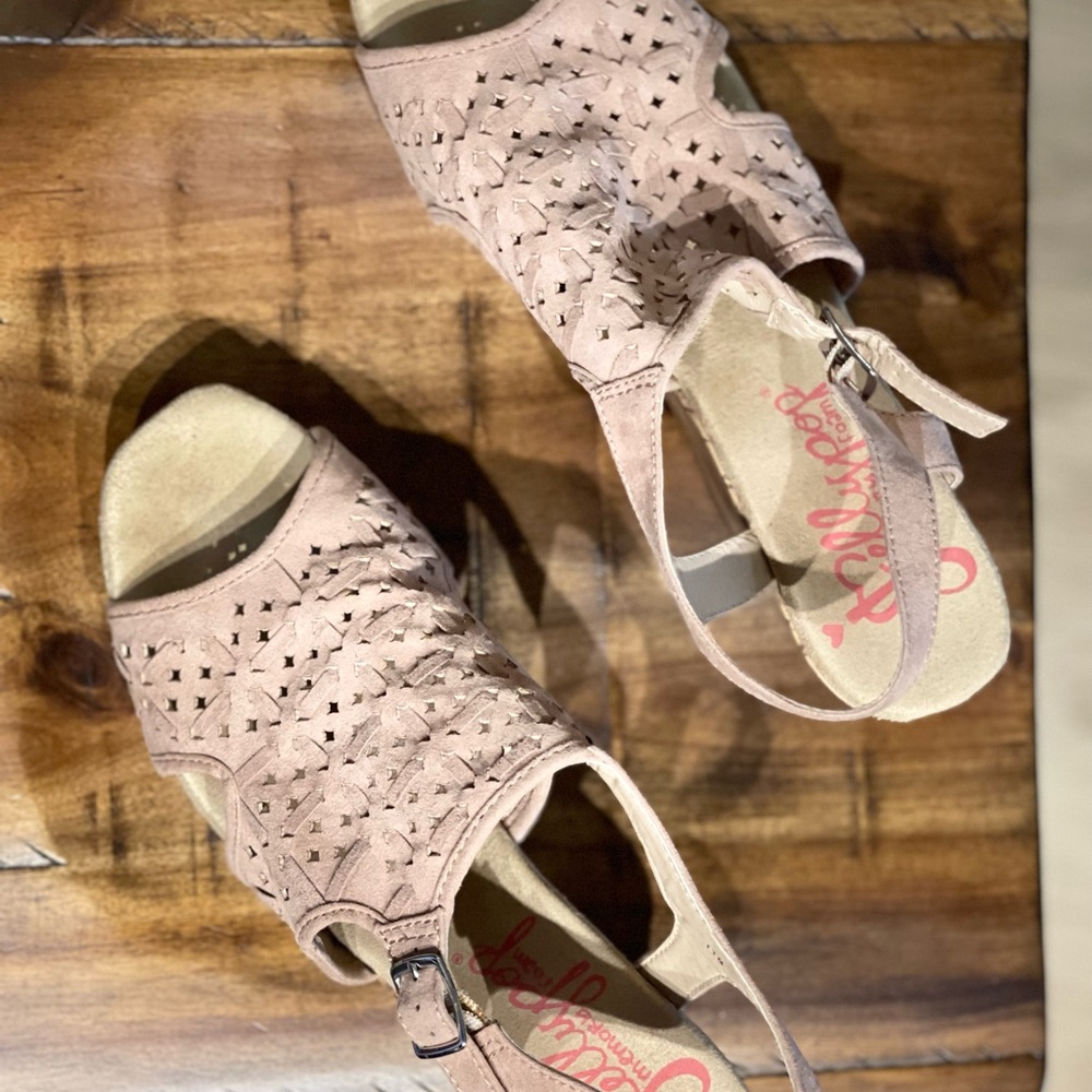 Stylish Women's Sandals in Pink by Jellypop